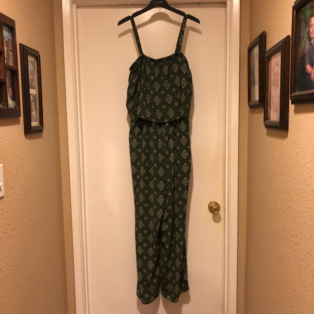 Green sleeveless jumpsuit
